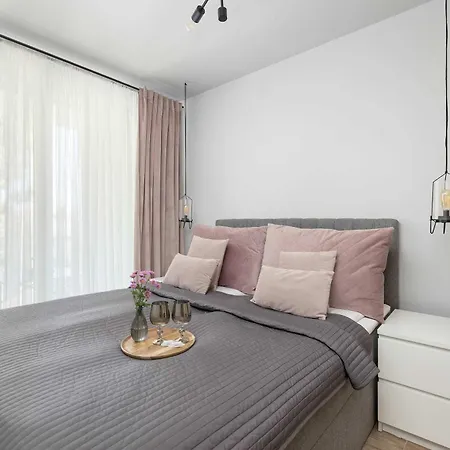 Przytulny Z Miejscem Parkingowym W Kolobrzegu By Renters * Kołobrzeg