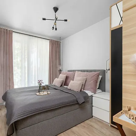 Przytulny Z Miejscem Parkingowym W Kolobrzegu By Renters *